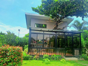 Entire Loft House Patio & Garden, Belle's Homestay